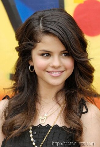 Selena Gomez Facts on Selena Gomez